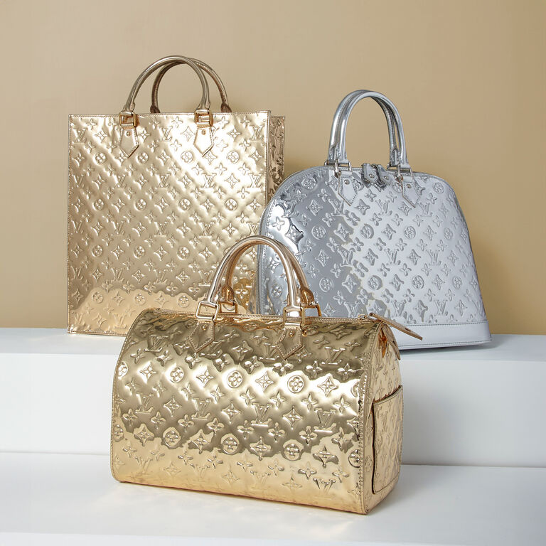 Top Designer Handbag Trends Dominating 2024